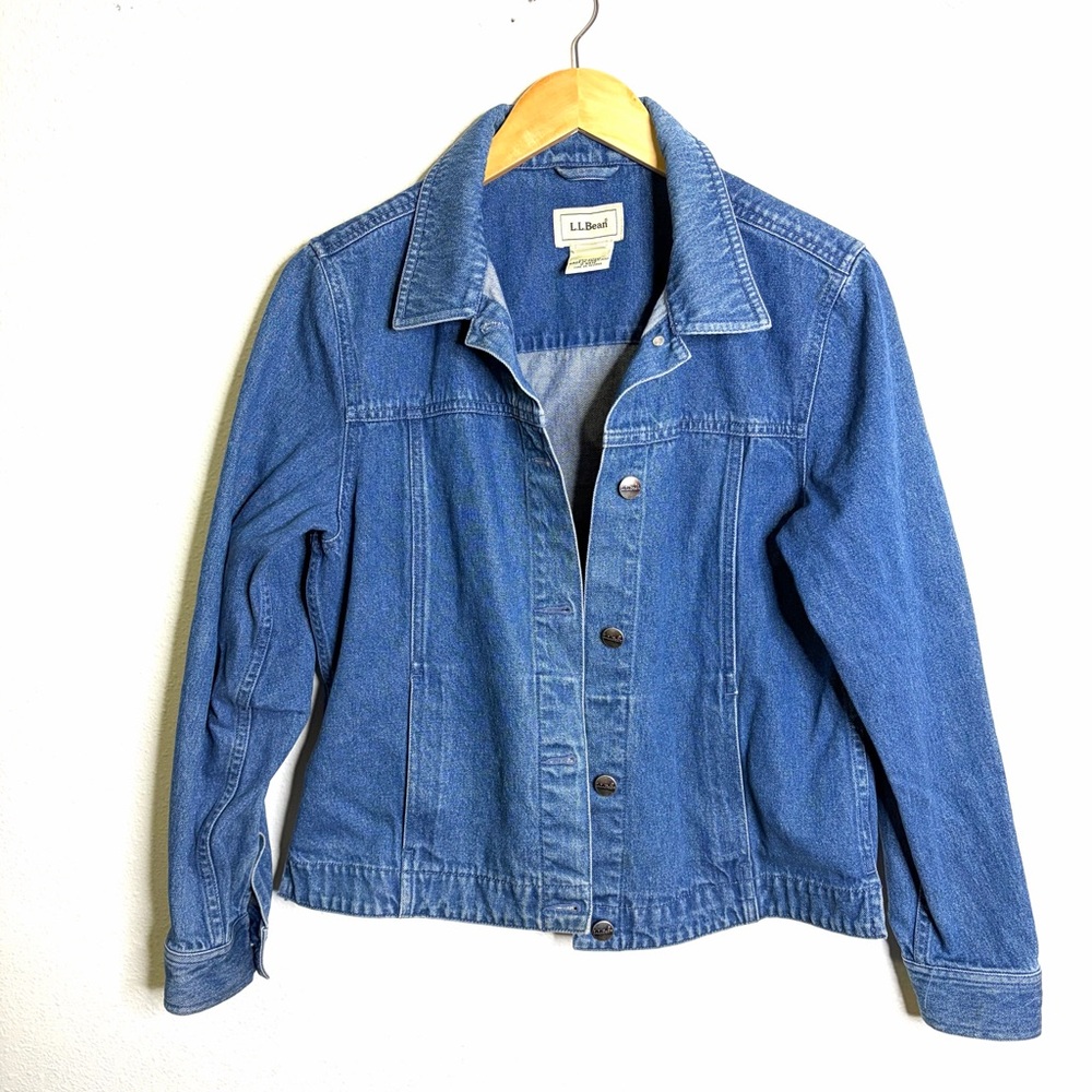 L.L. Bean 100% cotton trucker denim Women's Classic Blue Jean Jacket sz M